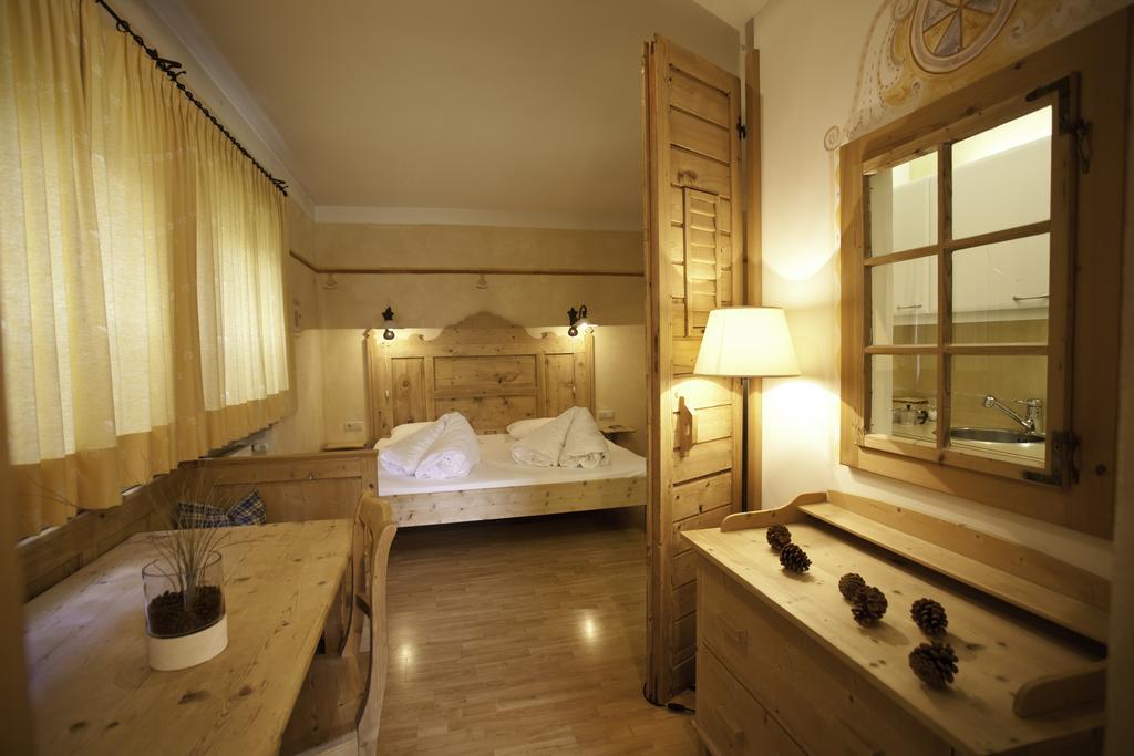 Piccolohotel Tempele Garni San Candido Room photo